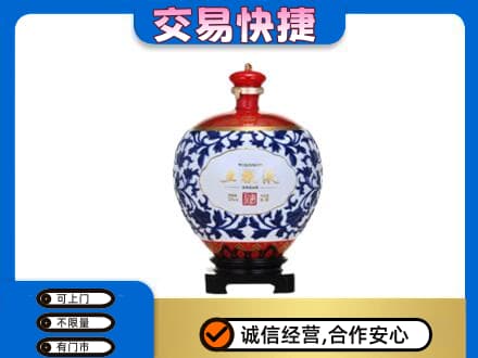红河泸西县回收五粮液摆件